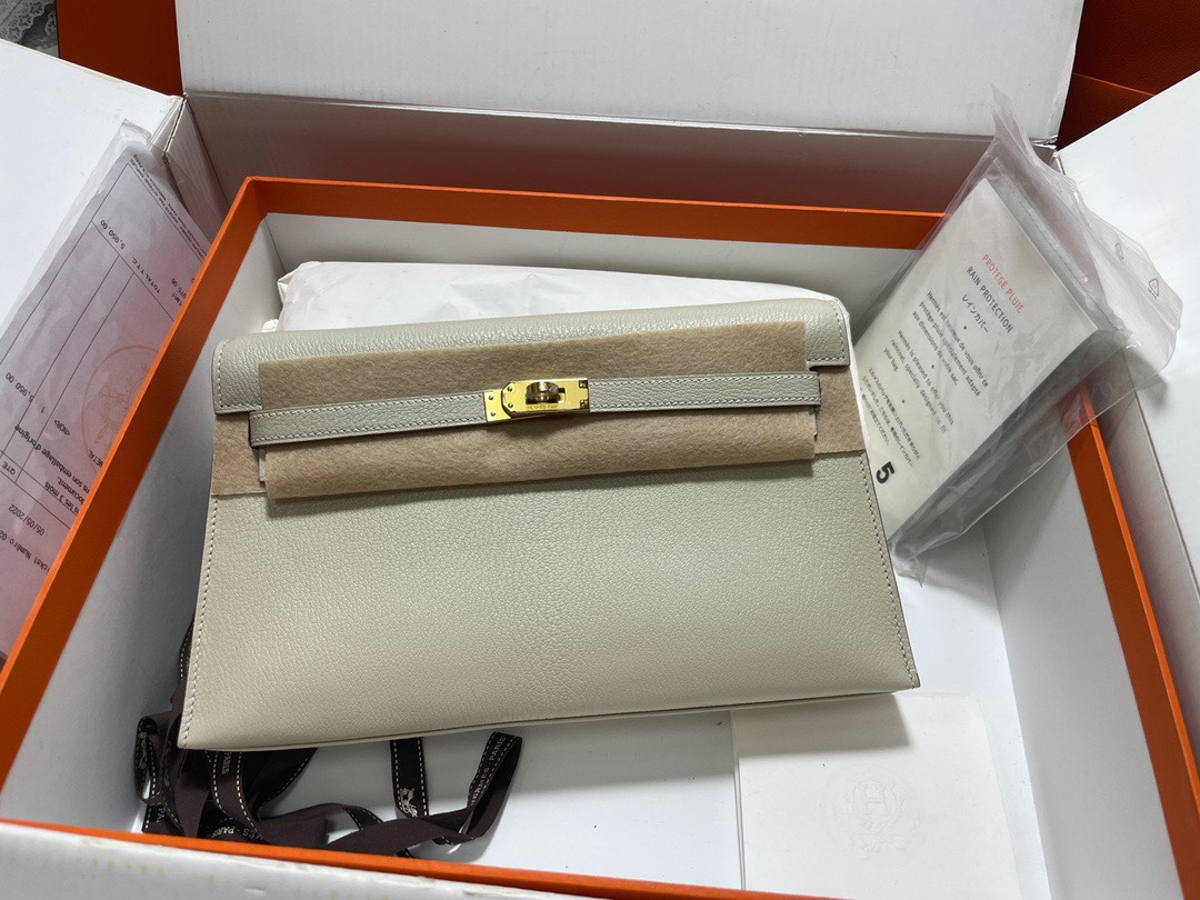 Hermes Kelly Elan Shoulder Bag in White Chevre Leather 